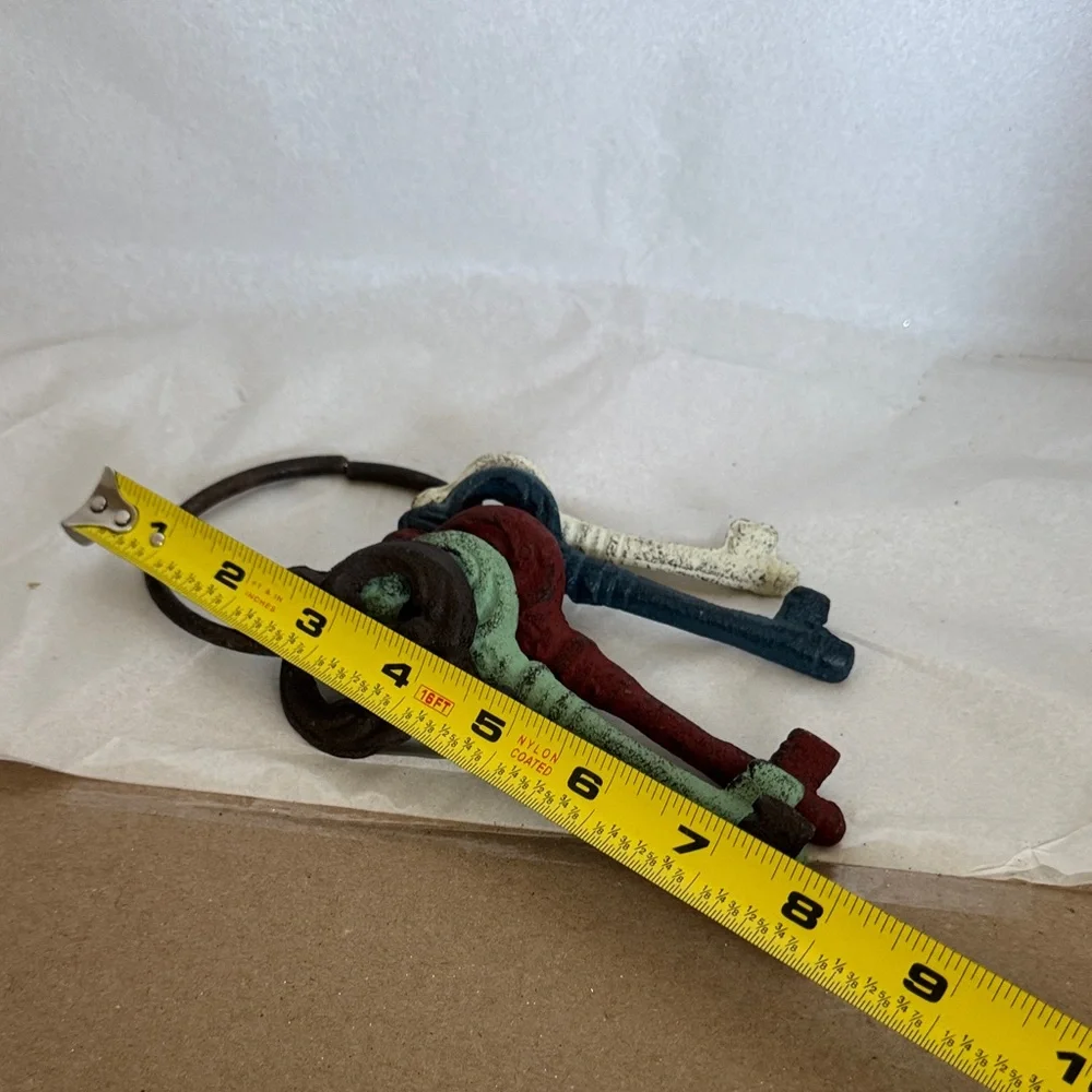 Decorative Vintage-Style Cast Iron Keys Wall Hanging - Multicolor
